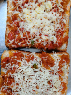 A picture of Cheese onion tomato Toast.