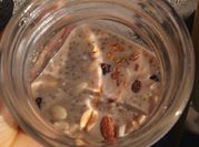 Una foto de postres con avena chia