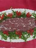 Polpettone di cavolo verza viola su letto di rucola e pomodorini