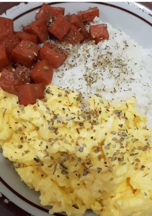 Foto resep Rice with scrambled egg with luncheon