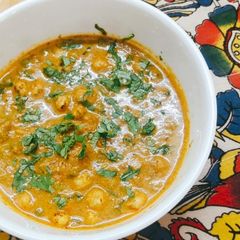 A picture of Khoya,matar, makhana curry.