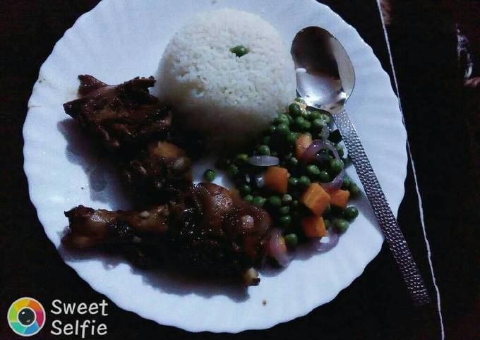 Boiled rice,mixed vegetables and grilled chicken