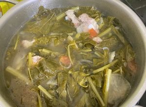 Hình của món Canh dưa chua sườn sụn.