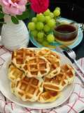 Bánh mì waffle trứng muối - chà bông