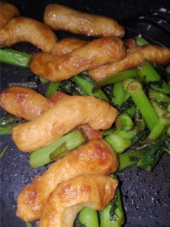 粗跟芹菜炒甜不辣醬油口味 的食譜成品照片