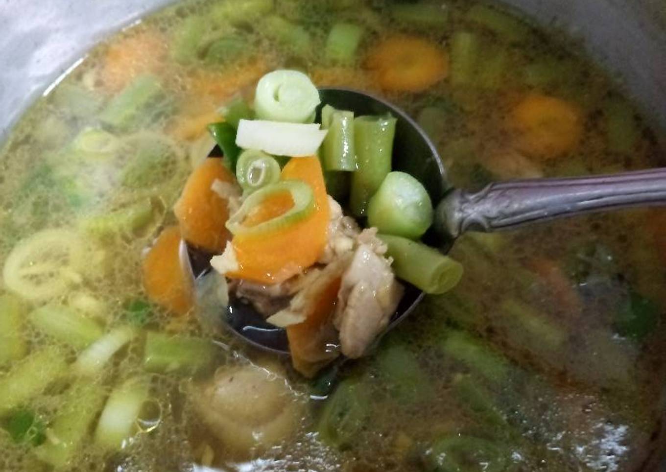Sop ayam sayuran