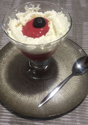 Foto principal de Helado de plátano y frambuesas sin azúcar al momento cremoso