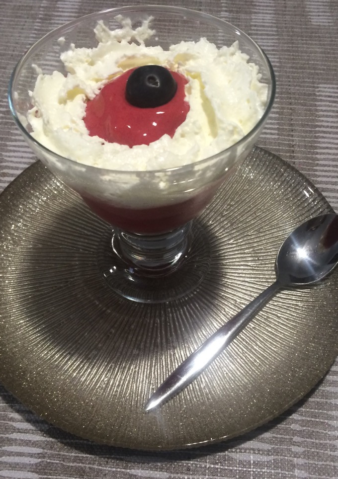 Una foto de Helado de plátano y frambuesas sin azúcar al momento cremoso