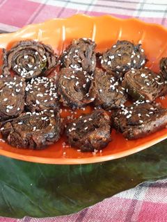 डाळींच्या वाटणाची अळुवडी (aluwadi recipe in marathi) रेसिपी चे मुख्य फोटो