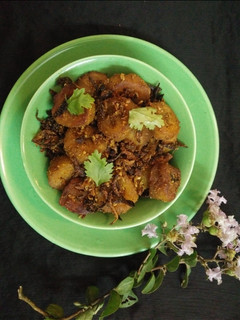 क्रिस्पी केले की सब्जी (Crispy kele ki sabji recipe in Hindi) रेसिपी मुख्य फोटो