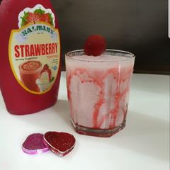 A picture of Strawberry shake.