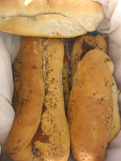 Una foto de Pancitos rellenos de salame y queso 🧡 fácil y económico!