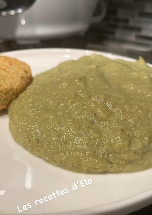 Une photo de Purée brocolis / amandes au cookeo