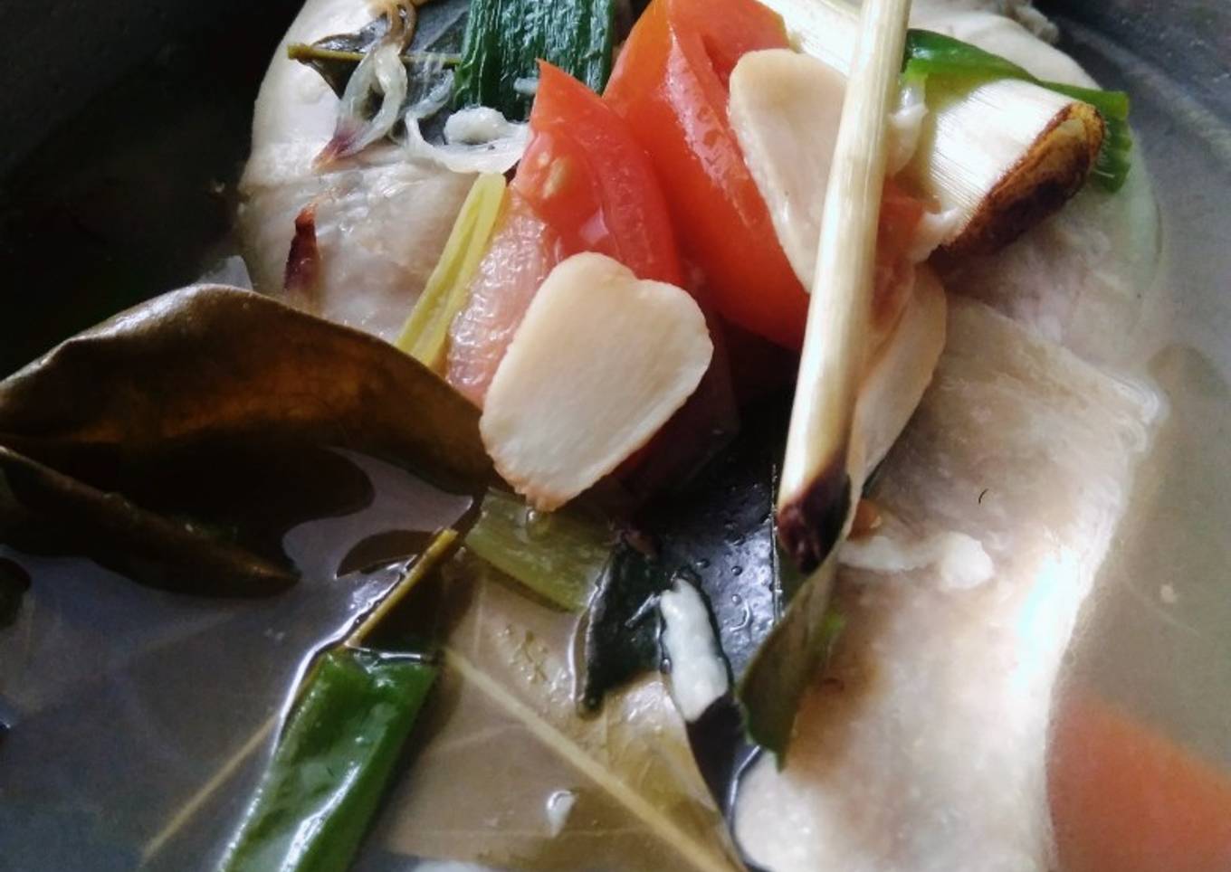 Sop ayam segar bumbu rempah