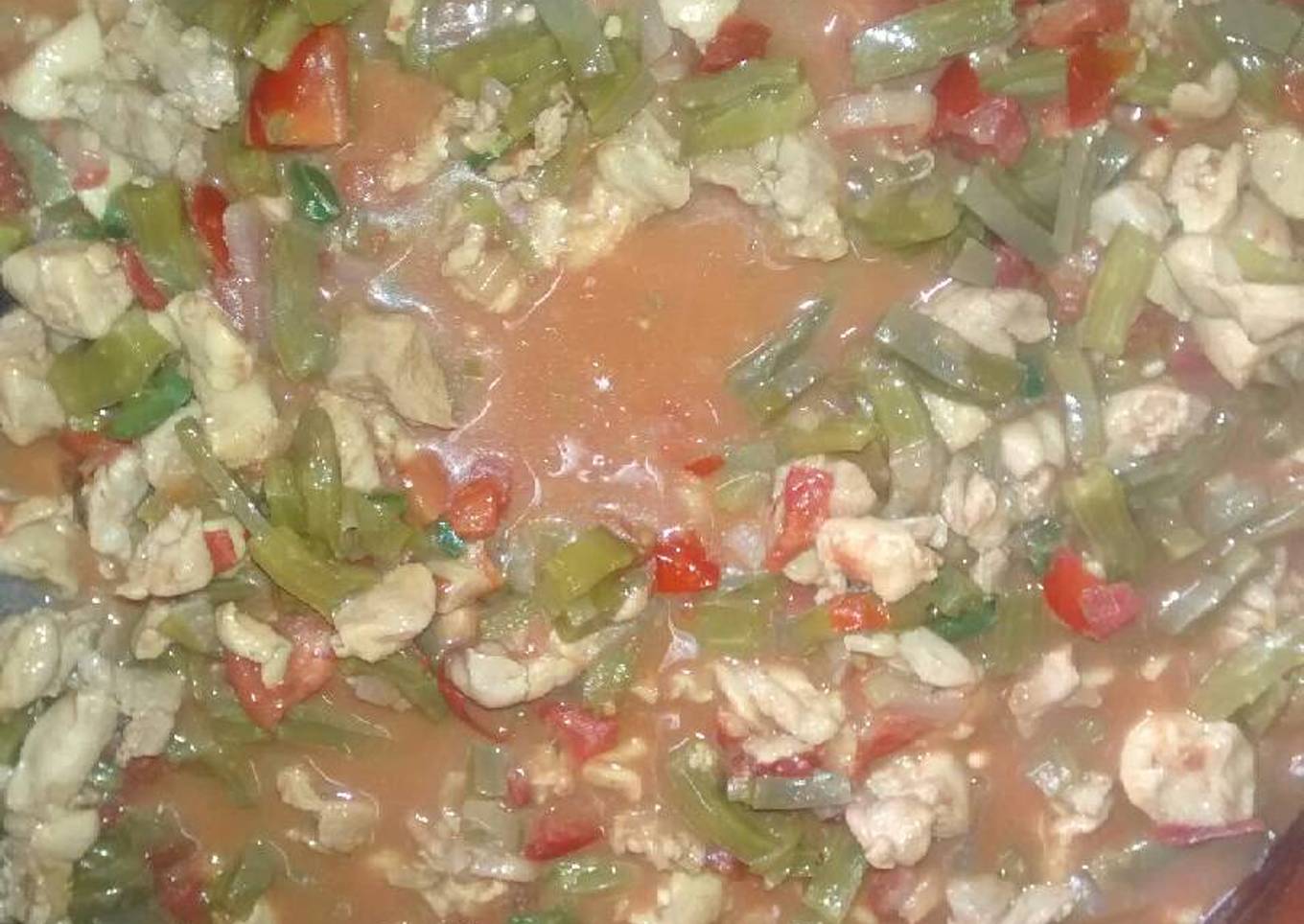 Pollo a la mexicana con nopales