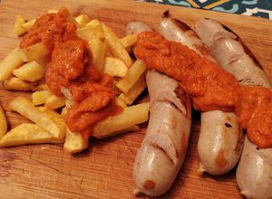 Foto principal de 🇩🇪 Currywurst (salchichas alemanas con salsa de curry)