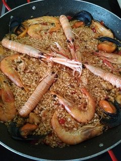 Una foto de Paella de cigalas y rape