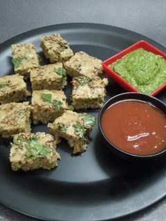 ઓટ્સ વેજ ઢોકળાં (Oats Veg Dhokla Recipe In Gujarati) રેસીપી મુખ્ય ફોટો