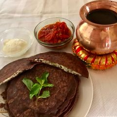 A picture of Cauliflower stuffed ragi chapati.
