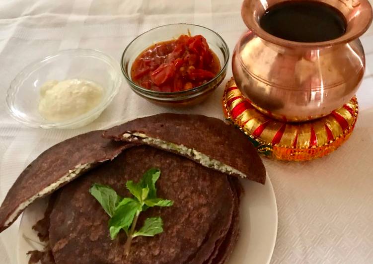 Cauliflower stuffed ragi chapati