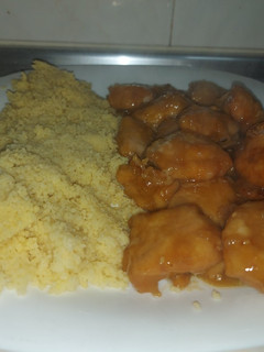 Una foto de Pollo a la miel con cous cous a mi manera