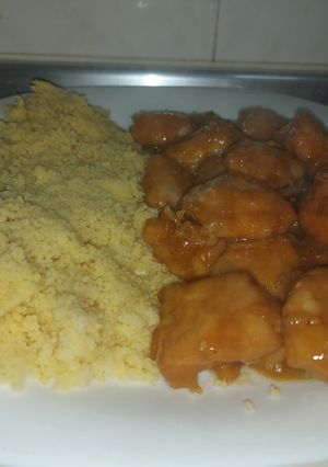 Una foto de Pollo a la miel con cous cous a mi manera