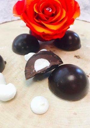 Une photo de Bonbons chocolat meringue