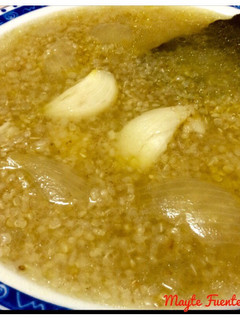 Una foto de Sopa de fume de pescado con quinoa