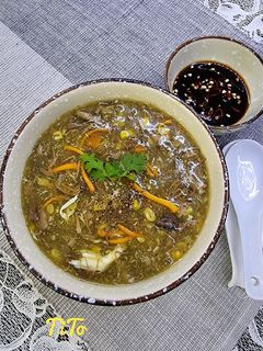 Hình của món Súp bồ câu củ sen nấm đông trùng hạ thảo.