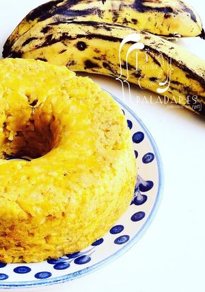 Una foto de Torta de plátano hartón y queso