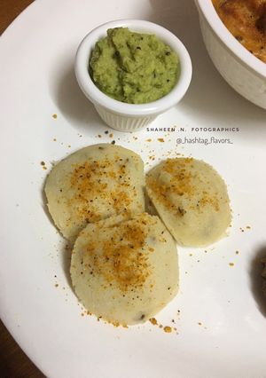 A picture of Milagai Podi Oats Idli.