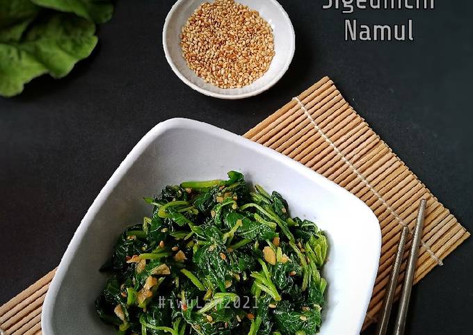 Langkah Mudah untuk Membuat Salad Bayam Korea (Sigeumchi Namul) Anti Gagal