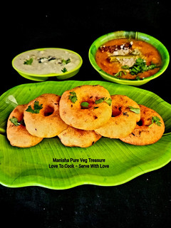 A picture of Medu Vada Chutney Sambar - Urad dal Vada - Uddin Vade.