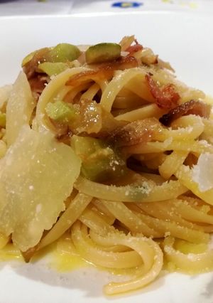 Foto di Linguine con Zucchine, Pancetta Affumicata Zafferano e Scaglie di Pecorino Romano
