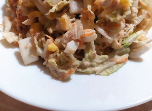 Фото Салат🥗с пекинской капустой и рыбными консервами🐟.