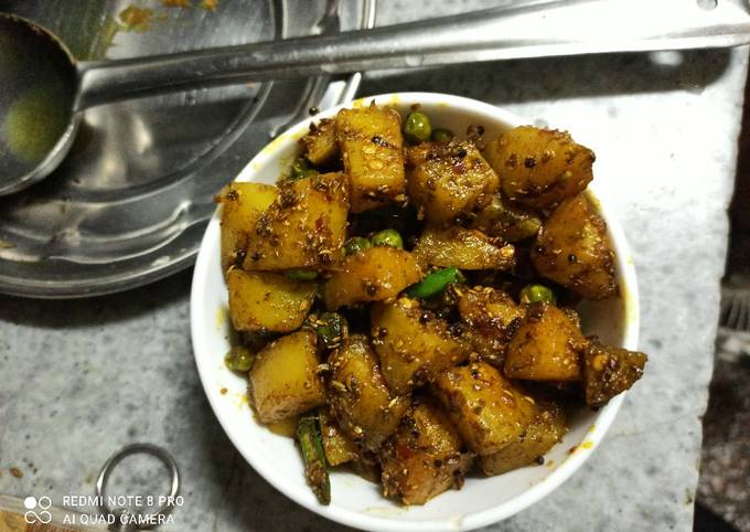 How to Prepare Homemade Sookhe Aloo Matar