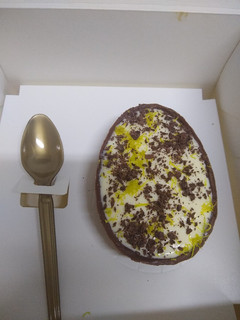 Una foto de Huevos de Pascua relleno de lemon pie