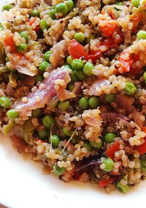 Foto principal de Quinoa salteada con vegetales