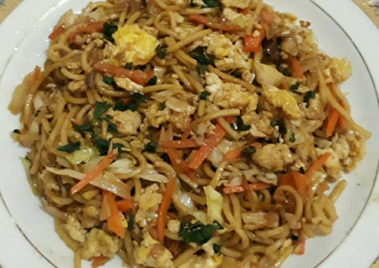 Bagaimana Menyiapkan Mie Goreng Spesial Anti Gagal