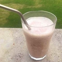 A picture of Chikoo thick shake.