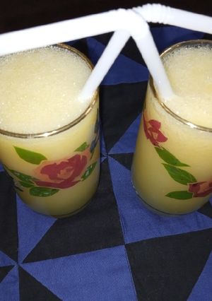 A picture of Apple Ginger Lemonade.