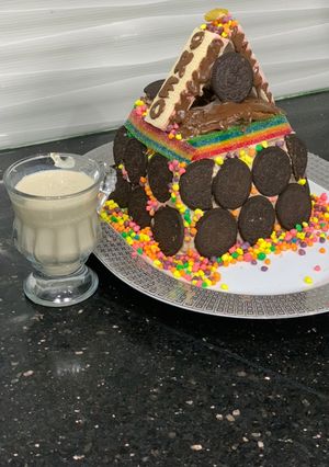 A picture of Chocolate oreo house.