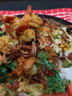 झटपट प्रान्स बिर्याणी (Prawns Biryani Recipe In Marathi) रेसिपी चे मुख्य फोटो 