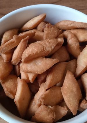 गेहूँ के आटे के शक्कर पारे (wheat flour shakkarpara) रेसिपी मुख्य फोटो