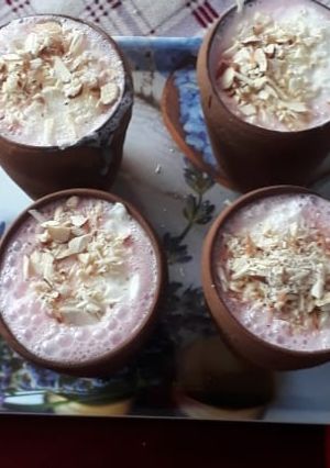 मलाईदार लस्सी (malaidar lassi recipe in Hindi) रेसिपी मुख्य फोटो