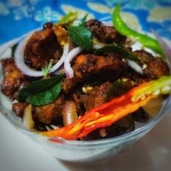 A picture of Chilli chicken dry.