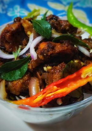 A picture of Chilli chicken dry.