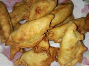 Una foto de pastel fideos con pollo