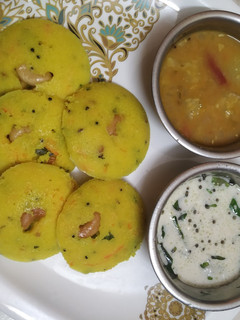 ரவா இட்லி (Rava idli recipe in tamil) செய்முறை முக்கிய புகைப்படம்