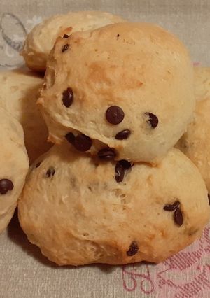 Foto di Panini allo yogurt con gocce di cioccolato fondente